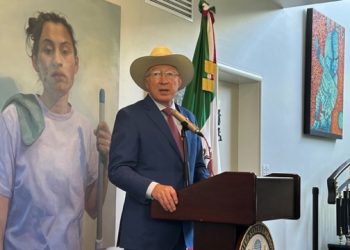 Mediante la tecnología se debe modernizar la frontera entre Estados Unidos y México: Ken Salazar