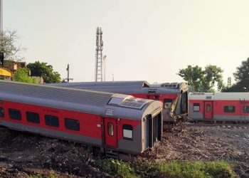 Al menos nueve muertos y decenas de heridos al chocar dos trenes de pasajeros en la India