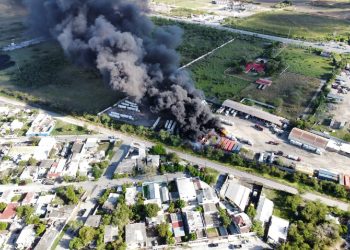 Explotan tres pipas y provocan enorme incendio en Matamoros