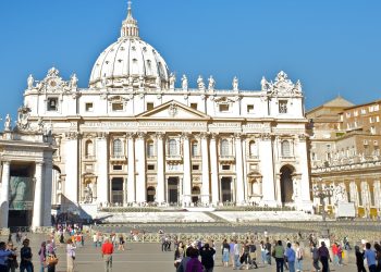 El Vaticano tacha de inhumano ataque de Hamás, pero pide que Israel no bombardee a civiles
