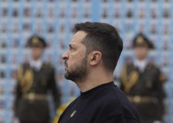 Zelenski visita a las brigadas que luchan en el eje del frente Kupiansk-Limán