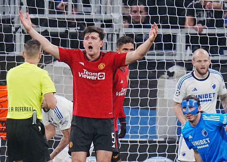 Copenhagen (Denmark), 08/11/2023.- Manchester United's Harry Maguire reacts during the UEFA Champions League Group A soccer match between FC Copenhagen and Manchester United at Parken stadium in Copenhagen, Denmark, 08 November 2023. (Liga de Campeones, Dinamarca, Copenhague) EFE/EPA/Liselotte Sabroe DENMARK OUT