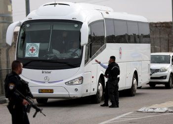 Sale de Gaza un segundo grupo de rehenes