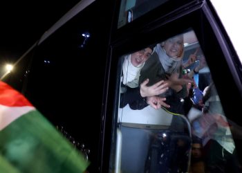 Israel y Hamás intercambian los primeros rehenes por presos