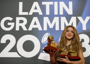 Shakira demuestra poderío femenino en los Latin Grammy, en España