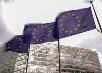 Dos muertos y casi 700 mil hogares sin electricidad por el paso de Ciarán en Francia