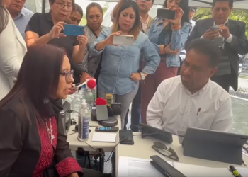 Visita Leticia Ramírez a senador de Morena en huelga de hambre y se compromete a revisar la situación