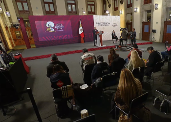 López Obrador aseguró que enfrenta a “todo un poder mediático y maquiavélico” tras huracán Otis