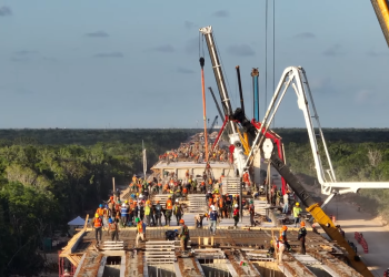 AMLO supervisa obras del Tren Maya y destaca a los trabajadores de la construcción