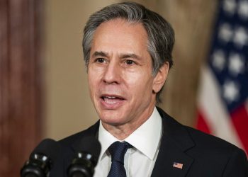 Blinken asegura que Washington vigila “de cerca” transferencias militares de Moscú a Pionyang