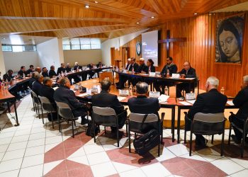 Sheinbaum se reúne con representantes de la Iglesia católica