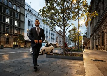 Batres calificó de “refrito” la información de supuesto espionaje