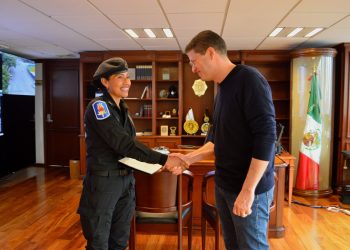 Ascienden a policía que amamantó a bebé en Acapulco