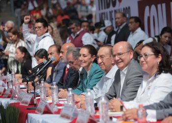 Sheinbaum llama a la base trabajadora a seguir construyendo un país con justicia laboral