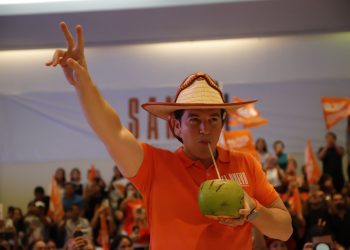 En el INE, el PRD pide cancelar registro a Samuel García