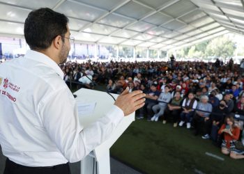 Martí Batres hizo entrega de apoyos a trabajadoras del hogar