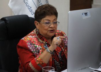 Ernestina Godoy aseguró que no existe persecución política, ni se crean delitos en entrevista