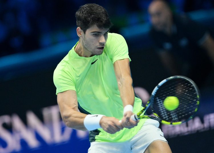 Turin (Italy), 17/11/2023.- Carlos Alcaraz of Spain hits a backhand during the match against Daniil Medvedev of Russia at the Nitto ATP Finals tennis tournament in Turin, Italy, 17 November 2023. (Tenis, Italia, Rusia, España) EFE/EPA/Alessandro Di Marco