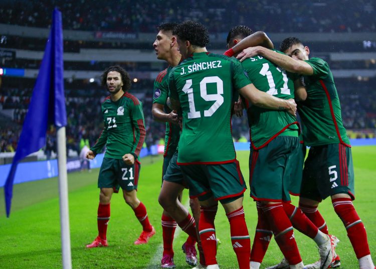 Edson Alvarez celebrates his goal 2-0 of Mexico during the game Mexican National Team (Mexico) vs Honduras, corresponding to the Quarterfinals second Leg of the Concacaf Nations League 2023-2024, at Azteca, on November 21, 2023.



Edson Alvarez celebra su gol 2-0 de Mexico durante el partido Seleccion Nacional Mexicana (Mexico) vs Honduras, correspondiente a Cuartos de Final Vuelta de la Liga de Naciones de Concacaf 2023-2024, en el Estadio Azteca, el 21 de Noviembre de 2023.