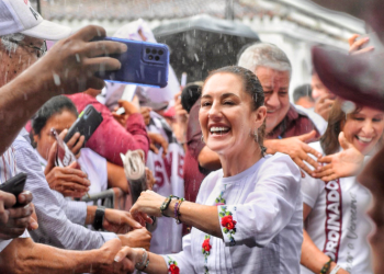 Sheinbaum va por personajes del Frente amplio