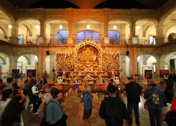 Maravilla Oaxaca con exhibición de altares y tapetes