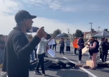 Bloqueo en el circuito exterior mexiquense por falta de agua en Ecatepec