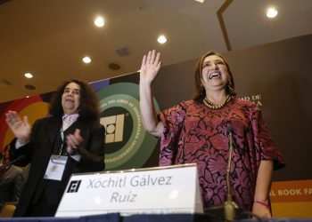 Xóchitl Gálvez arremete contra López Obrador en la FIL de Guadalajara
