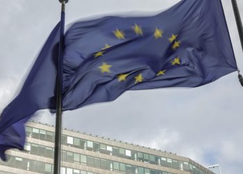 Dos muertos y casi 700 mil hogares sin electricidad por el paso de Ciarán en Francia