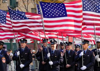 Biden rinde tributo a los veteranos, dice son  la “columna de acero” de EU