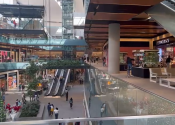 Capitalinos visitan centros comerciales para aprovechar el último día del Buen Fin