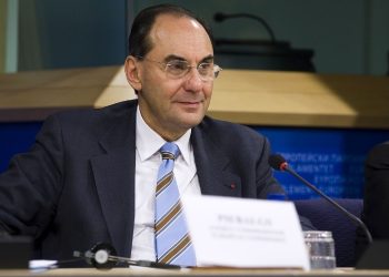El político español Vidal-Quadras está “estable y sin riesgo vital” tras ser intervenido