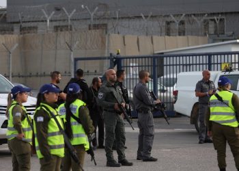 Entrega de rehenes se retrasa, Hamas denuncia violaciones al acuerdo