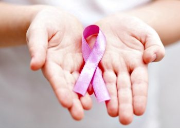 Un estudio apunta que un doble ataque a proteínas puede frenar un cáncer de mama agresivo