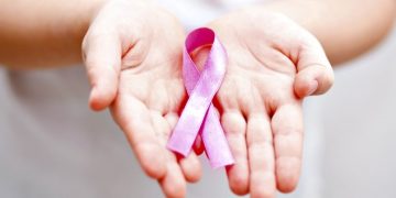 Un estudio apunta que un doble ataque a proteínas puede frenar un cáncer de mama agresivo