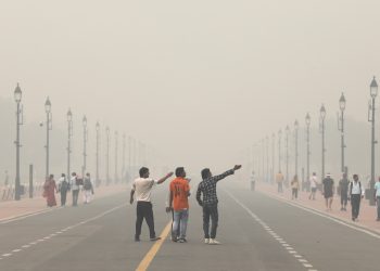 Nueva Delhi supera 30 veces los límites de contaminación y prolonga el cierre de escuelas