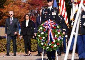 Biden rinde tributo a los veteranos, dice son  la “columna de acero” de EU