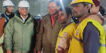 Rescatan con éxito a los 41 trabajadores atrapados por 17 días en un túnel en la India