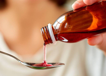 Prohíben la fabricación de cinco jarabes para la tos tras alerta