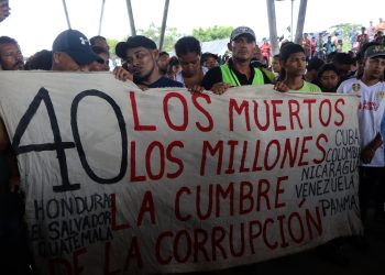 Migrantes se cosen la boca en Chiapas, para pedir documentos de tránsito
