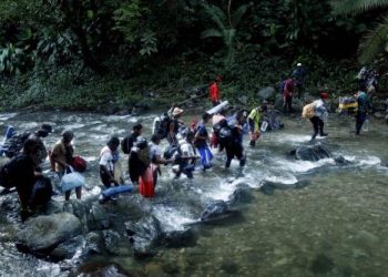 Hay una relación directa en la política migratoria de EUA y la decisión de migrantes para cruzar la peligrosa ruta del Darién: HRW