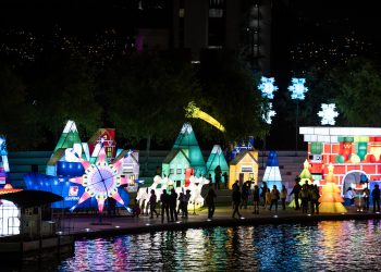 Monterrey inaugura el mayor festival de luces navideñas de México