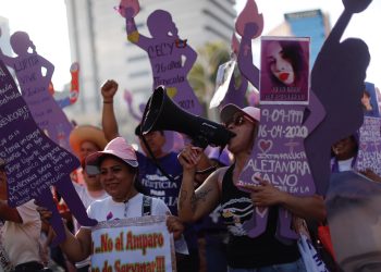 El papa pide combatir con educación la violencia contra las mujeres