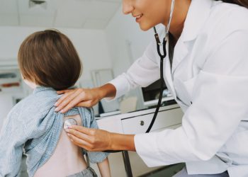 Experta urge atender oportunamente neumonía, principal causa de muerte infantil en México