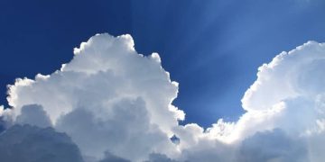 Los microplásticos influyen en la formación de nubes y podrían ayudar al clima