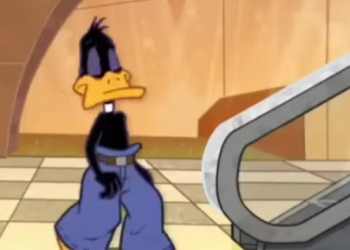 Conoce la moda que impulsó el icónico Pato Lucas con sus famosos pantalones para tiendas