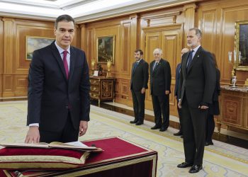 Pedro Sánchez promete su cargo de presidente ante el rey y la Constitución española