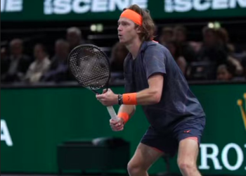 Rublev accede a cuartos tras superar a Van de Zandschulp en París