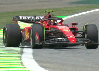 Carlos Sainz marcó el mejor tiempo en el entrenamiento libre de Brasil