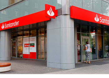 Santander México firma convenio con cadena de tiendas de conveniencia
