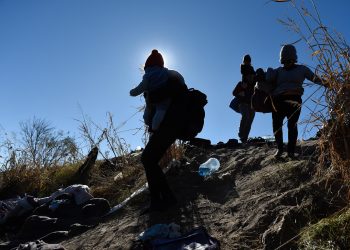 Migrantes saturan la frontera norte de México